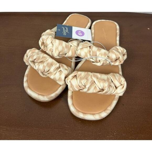 NWT Ladies Universal Thread Almond Meg Knotted Slide Sandals - Size 6.5 - Picture 1 of 2